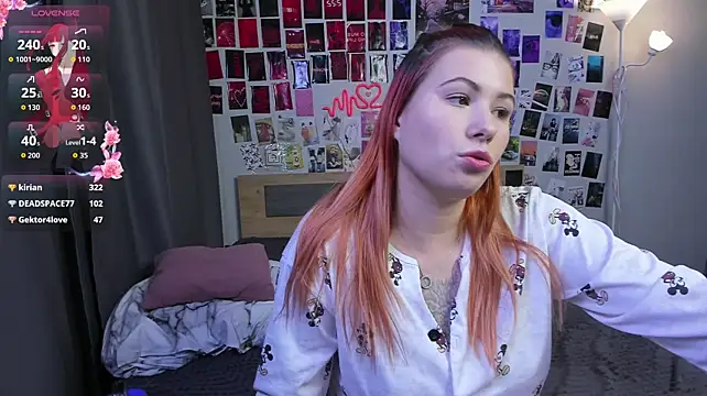 Ulya1smitt - I fuck my ass with my fingers and a dild