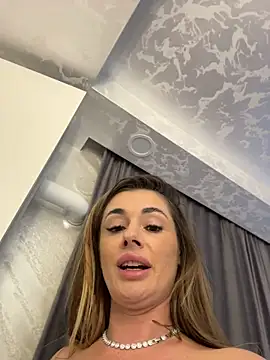 IsabellaEtthan - Spank my ass in doggy x20 + :gift:4LT