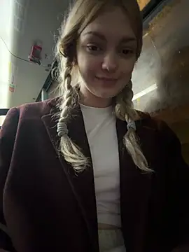 Elsawhere - OMG drop bra! NAKED BOOBS 10 SEC!