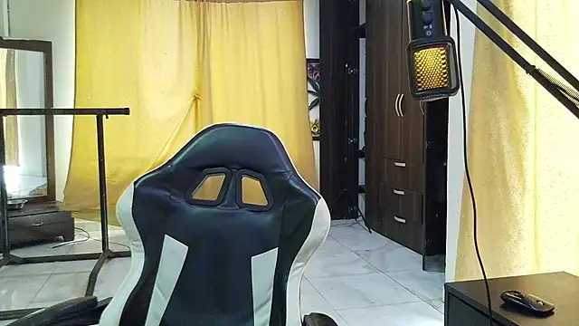 Chat +18 de aronmiller404 ao vivo