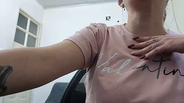 Lesb_milf - ass in doggy