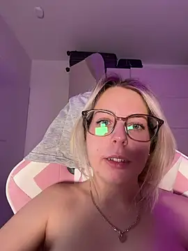 Livewithlucy – Live XXX-chat