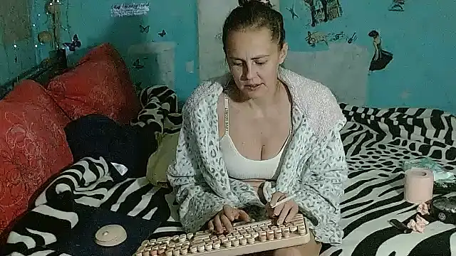brighteyes77 live XXX chat