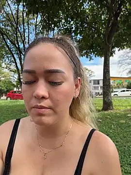 XXX chat uživo modela Danielavegax