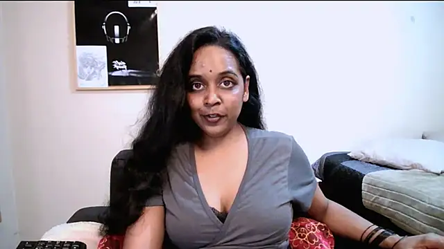 Ria_42 লাইভ XXX চ্যাট