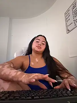 XXX chat uživo modela AlessiaBloom_