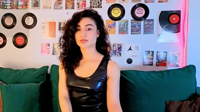 Maya_Rogerss Chat XXX in diretta