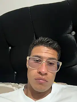 Czat XXX na żywo – TavoHot_