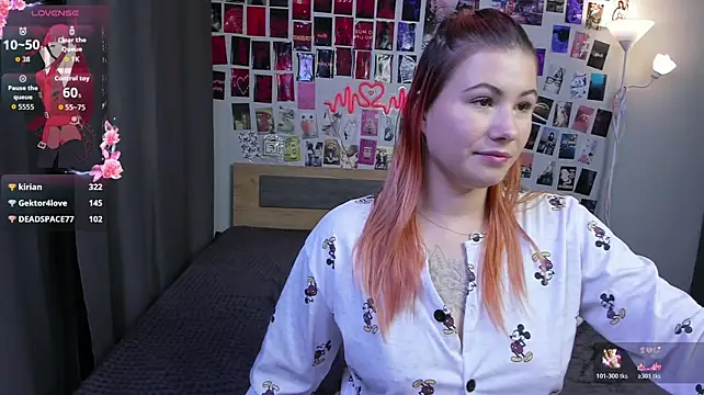 Ulya1smitt - I fuck my ass with my fingers and a dild