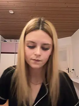 YoungGermanKiki18 - 😈Jump 5x and Bounce my Boobs (Top on)