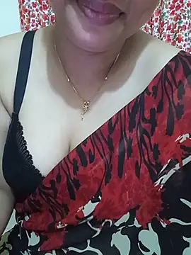 Priya_Boudi - ice on my pussy 🧊🧊