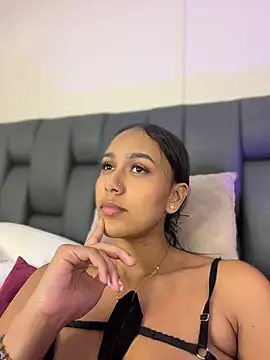 MiilaBlake - FULLY NAKED CLIT PLAY