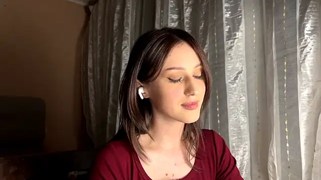 ShannanWohlers - Teasing you with my collarbone <3