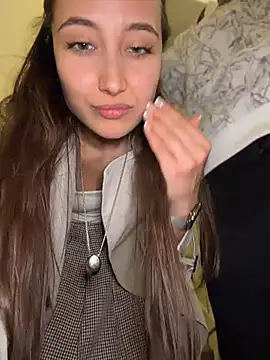 ICrazyOneIRL: онлайн-секс-чат