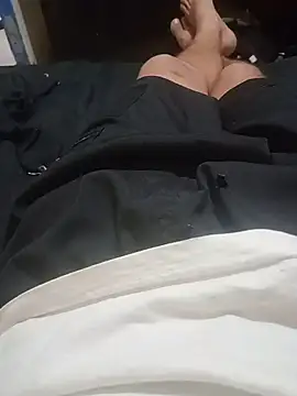 Show modela luiztesaok na web-kameri