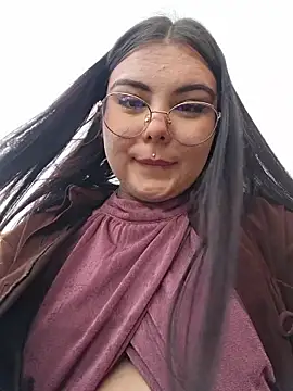 Julieth85_ - Boobs bouncing out + pinching STREET