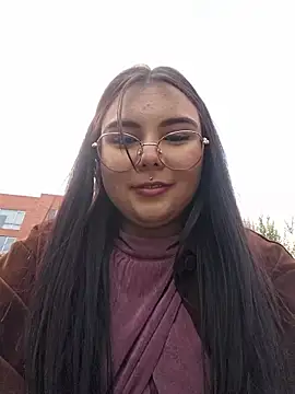 Julieth85_ - Boobs bouncing out + pinching STREET