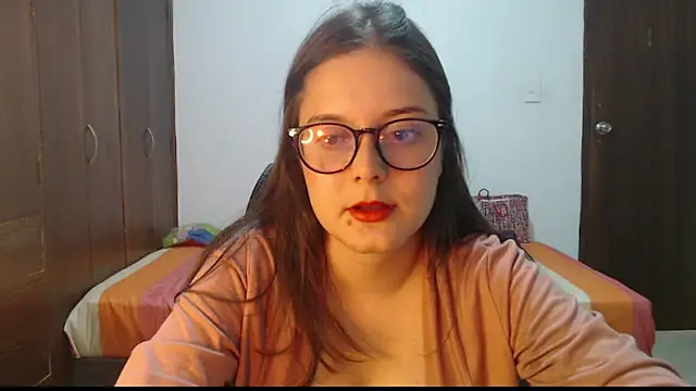 Chat +18 de MadieeLorez ao vivo