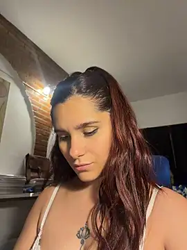 LuciaLatina - Totally naked I masturbate 🥵