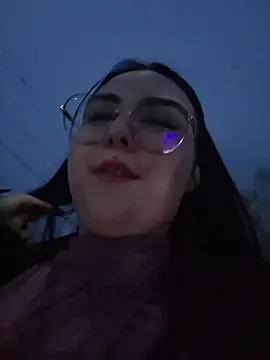 Julieth85_ - Lift your skirt and sit on your face 😱