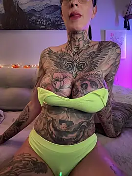 MeganWitch 即時 XXX 聊天