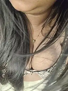 Chat +18 de Curvy_Pooja ao vivo