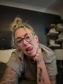 blondebitch2: απευθείας συνομιλία ΧΧΧ