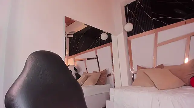 Estrellathekk - 🍑Twerk + slaps in ass🍑
