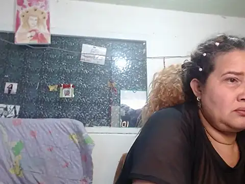 Perla1981-- Live XXX-chat