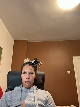 AaliyahHarris - outfit change
