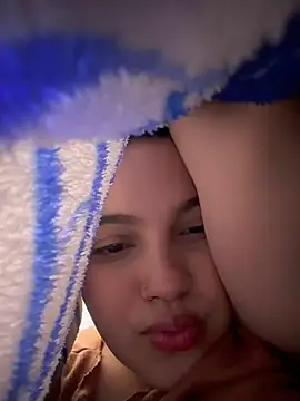 Colibri_xxx - TITS OUT HIDDEN