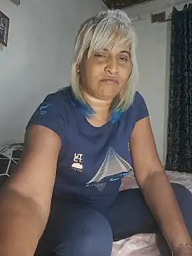Goodgirlsue_77 - Dancing with bra an panty