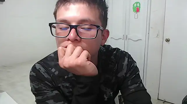 Онлайн чат XXX MathewCollin