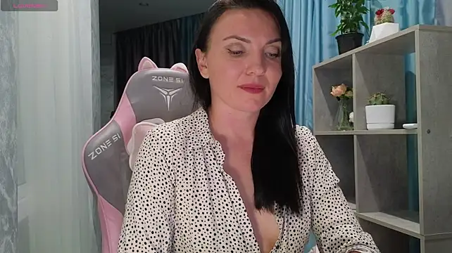 -DIVORA-'s Live XXX Chat