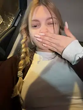Elsawhere - unzip my bra! BOOBS CLOSE TO BE FREE