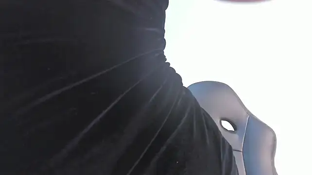 AmberGreyy_ - Flashs big boobs ❤