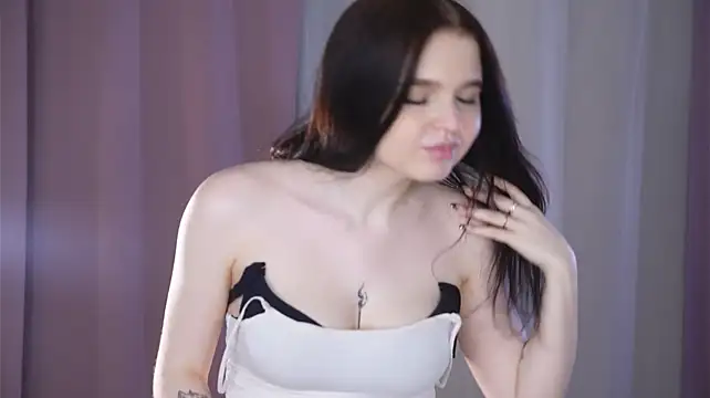 BreanneWedi - Let me show you the straps of my panties
