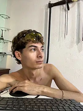GeorgieDen's Webcam Show
