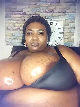queenbusty's Live XXX Chat