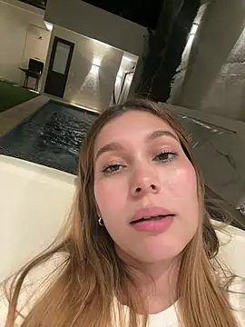 Nikii__ - Show titsss