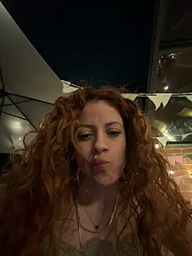 Alana15 - SNEAKY FINGERIN IN PUBLIC