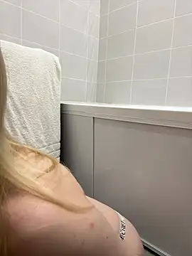 KoriMelon's Live XXX Chat