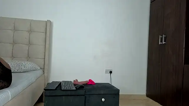 Brown_babez live XXX chat