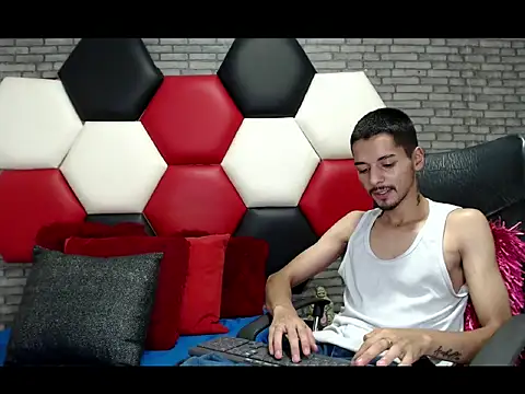 Živý XXX chat Thristan05
