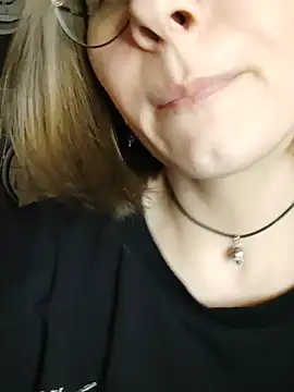 Chat +18 de Aashikalaa ao vivo