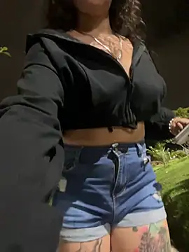 VioletaSubmissive Adlı Modelin Canlı XXX Sohbeti