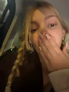 Elsawhere - show NAKED BOOBS! play w nipps🔞🙈