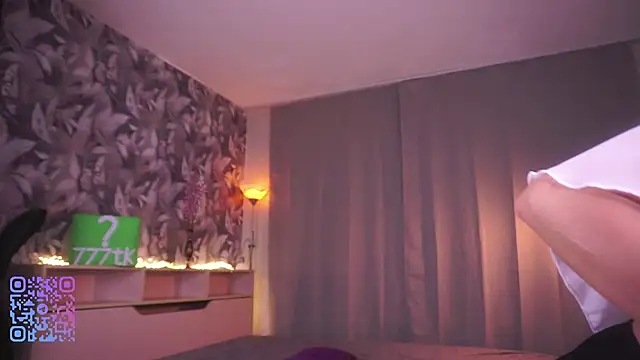 KaliNessler - Lick my hard nipples