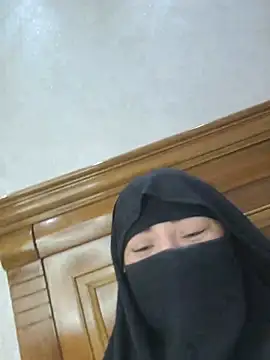 Bisan_sexy - محتاجة ادفع اجار البيت