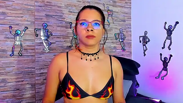 Nath_redrex - show boobs + nipple play